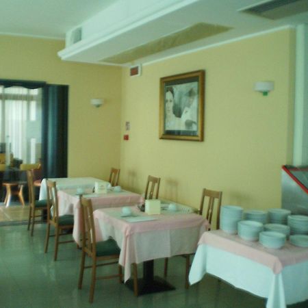 Hotel La Perla Roseto Degli Abruzzi Buitenkant foto