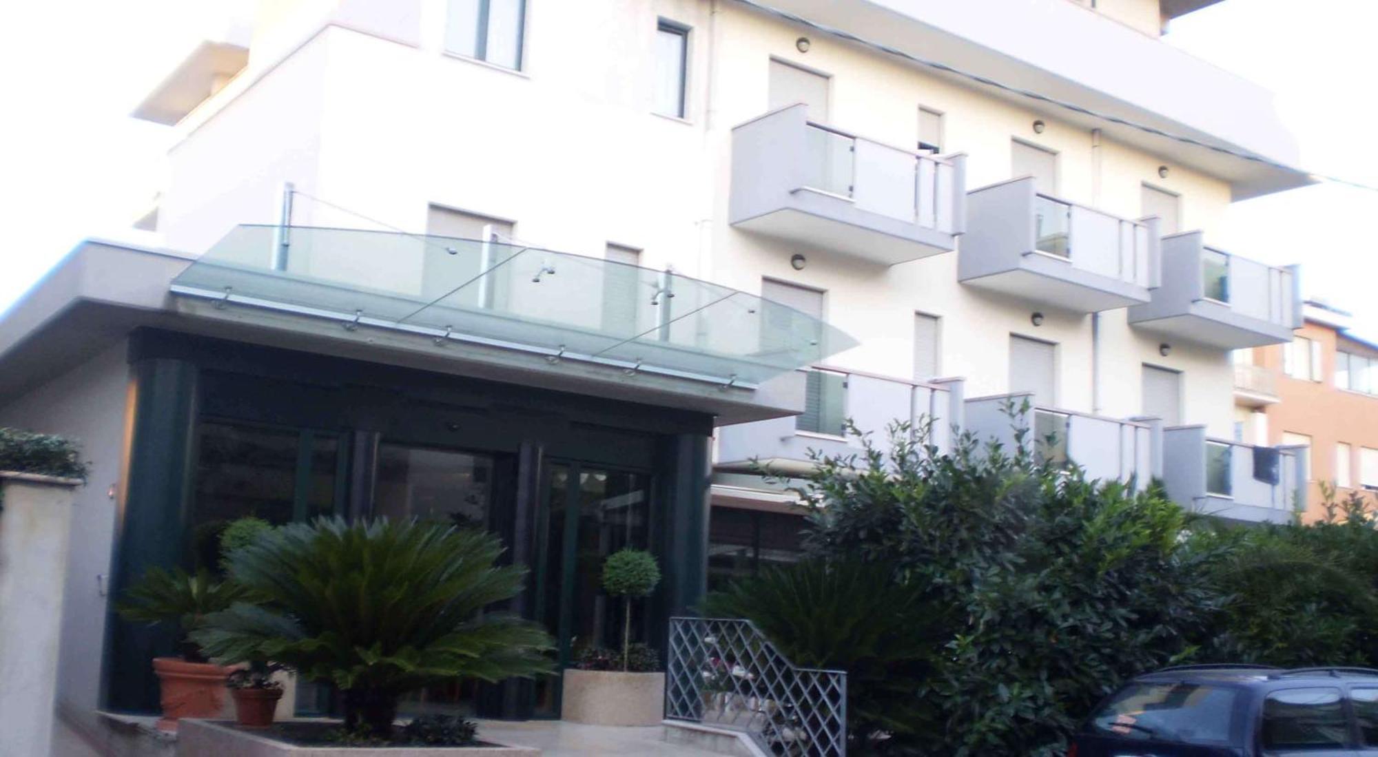 Hotel La Perla Roseto Degli Abruzzi Buitenkant foto