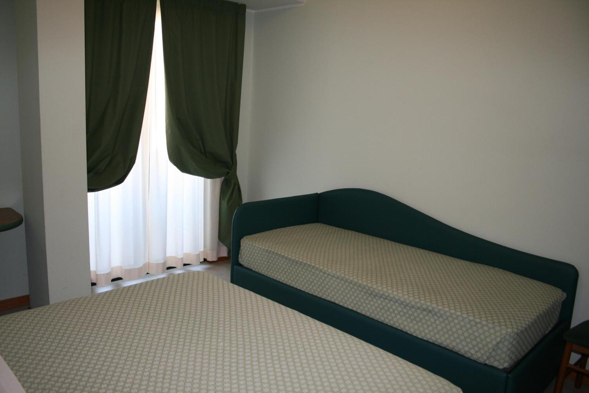 Hotel La Perla Roseto Degli Abruzzi Buitenkant foto