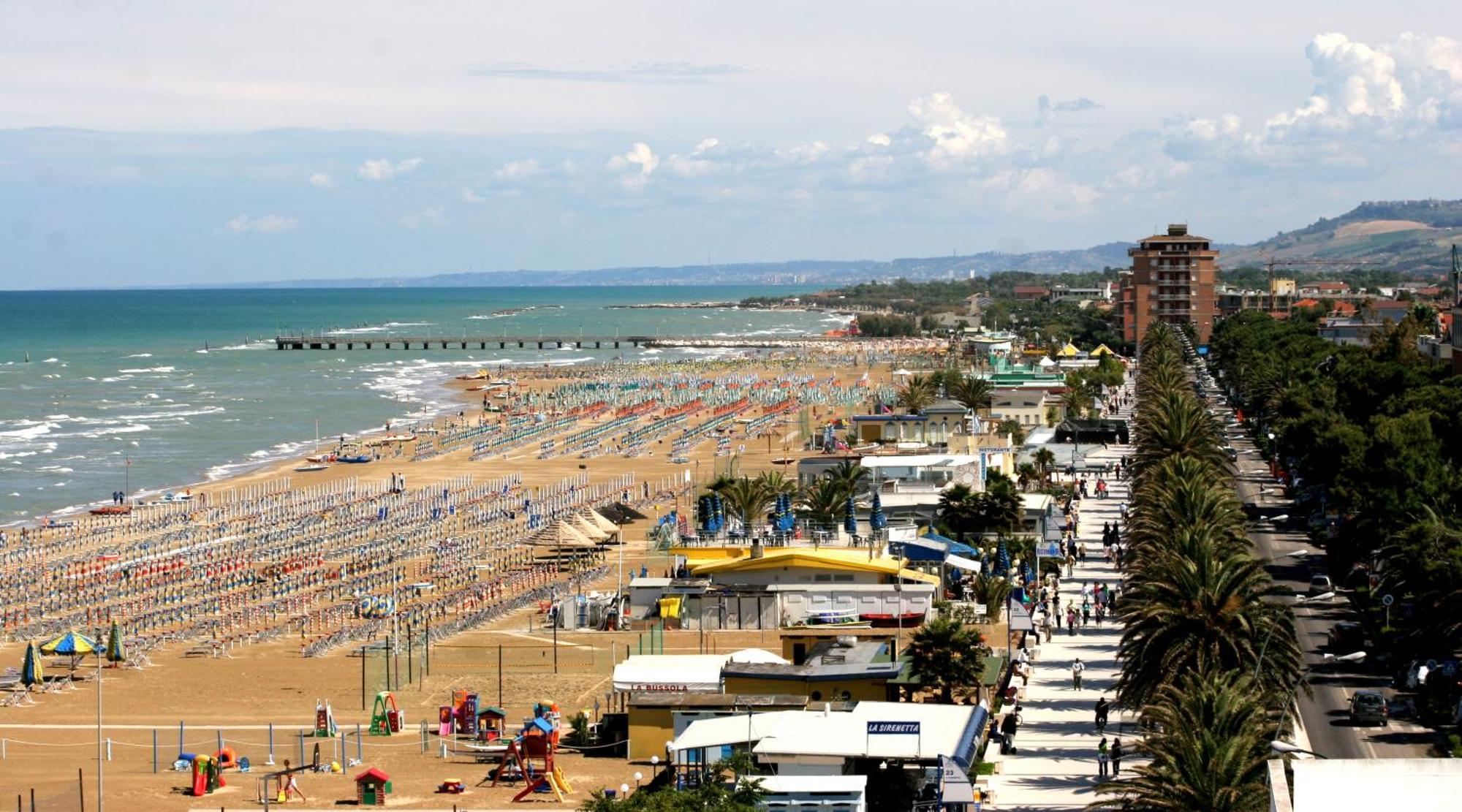 Hotel La Perla Roseto Degli Abruzzi Buitenkant foto