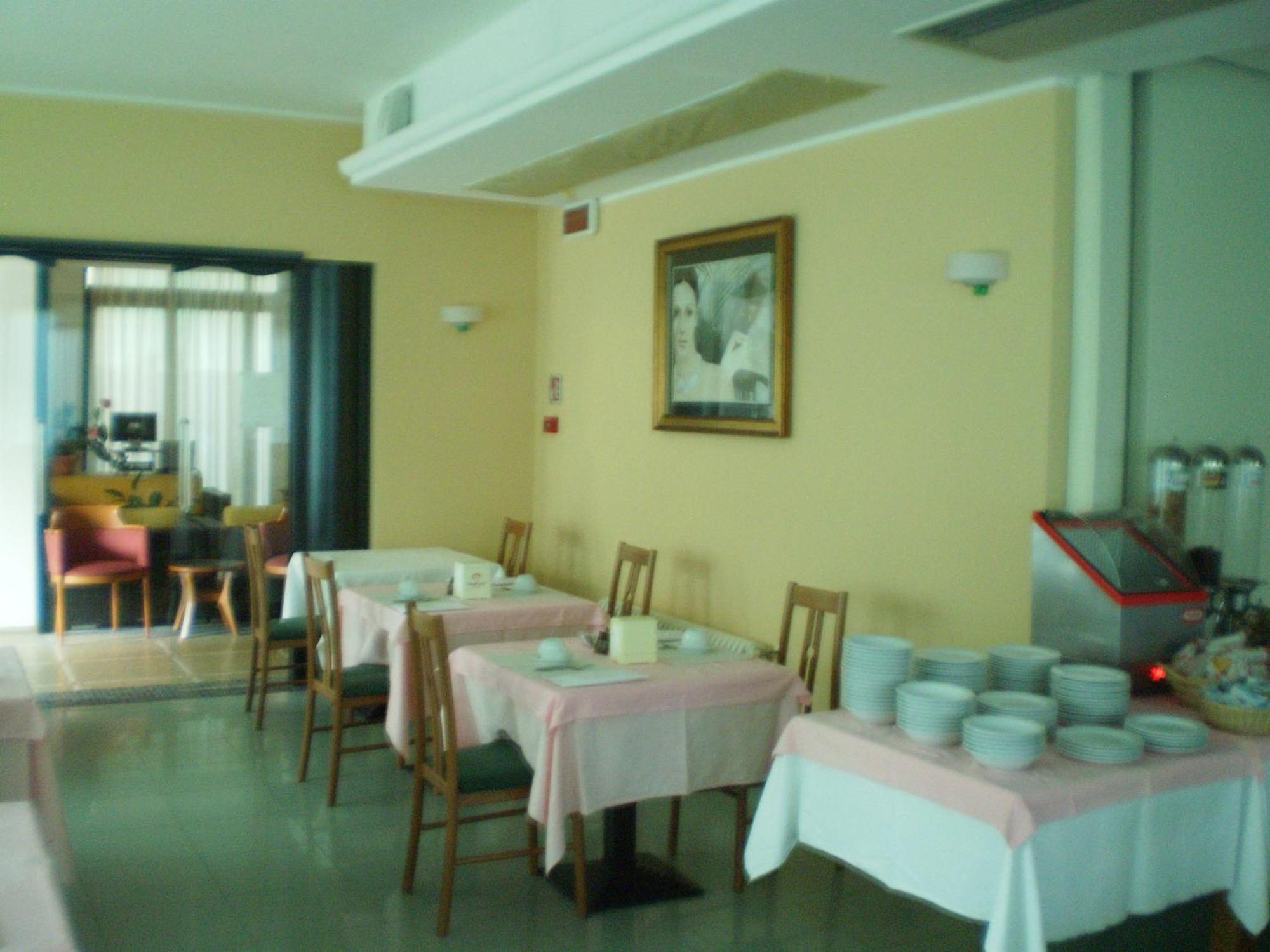 Hotel La Perla Roseto Degli Abruzzi Buitenkant foto