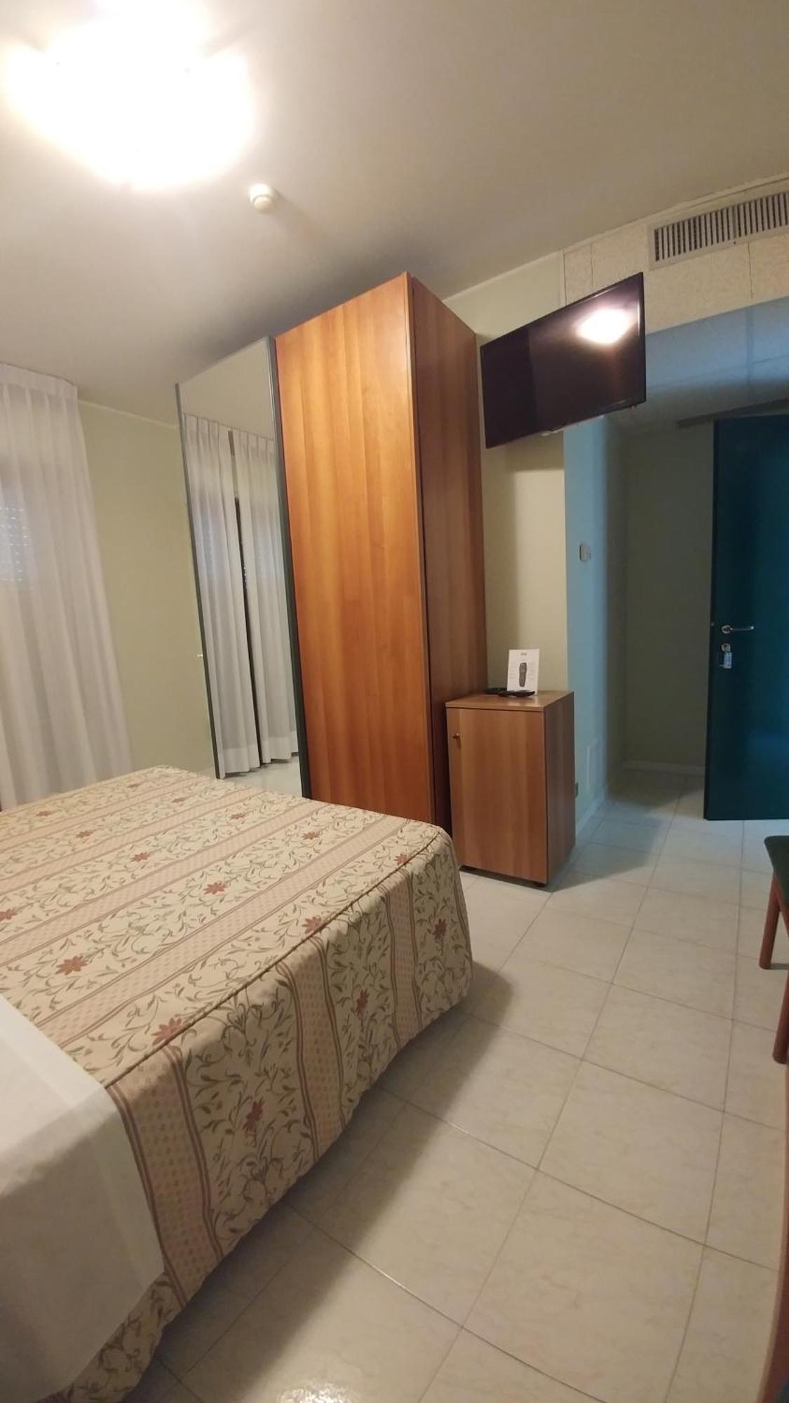 Hotel La Perla Roseto Degli Abruzzi Buitenkant foto