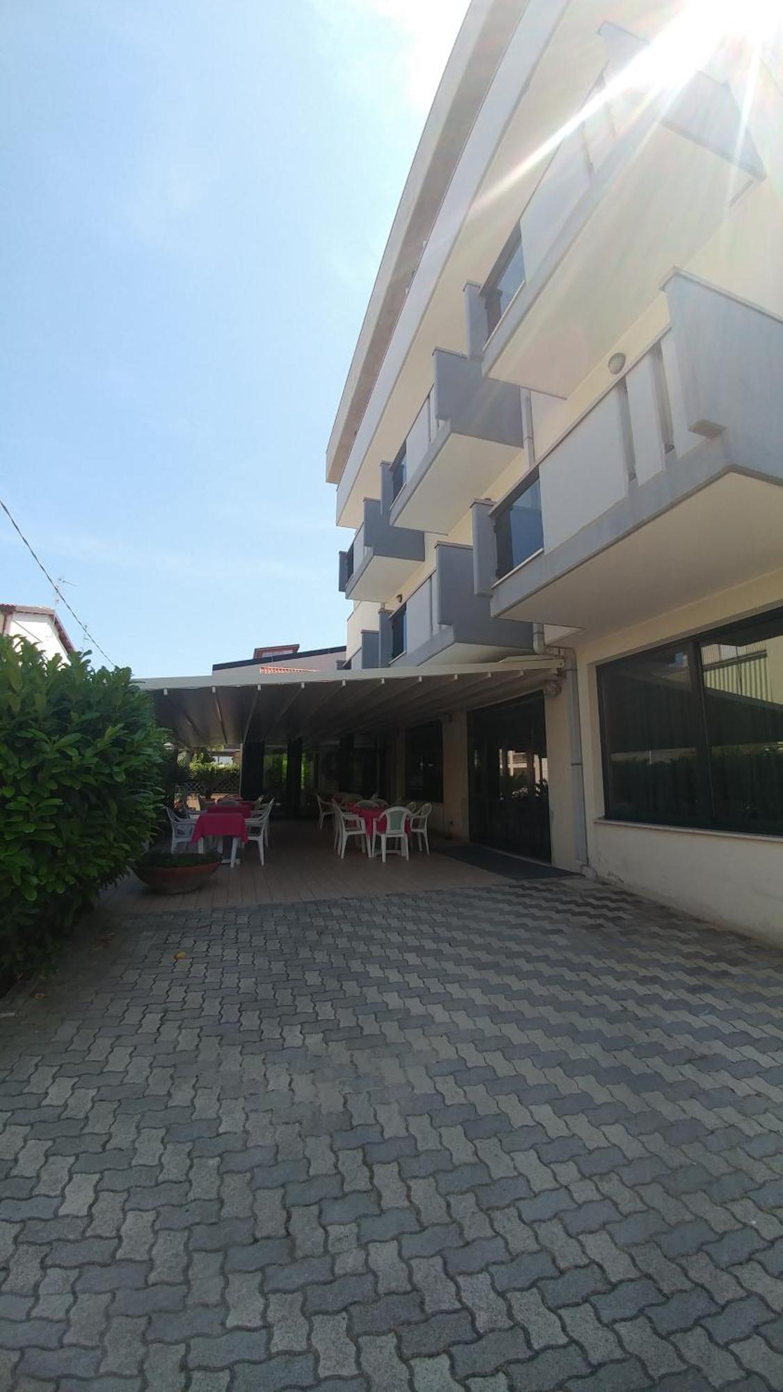 Hotel La Perla Roseto Degli Abruzzi Buitenkant foto