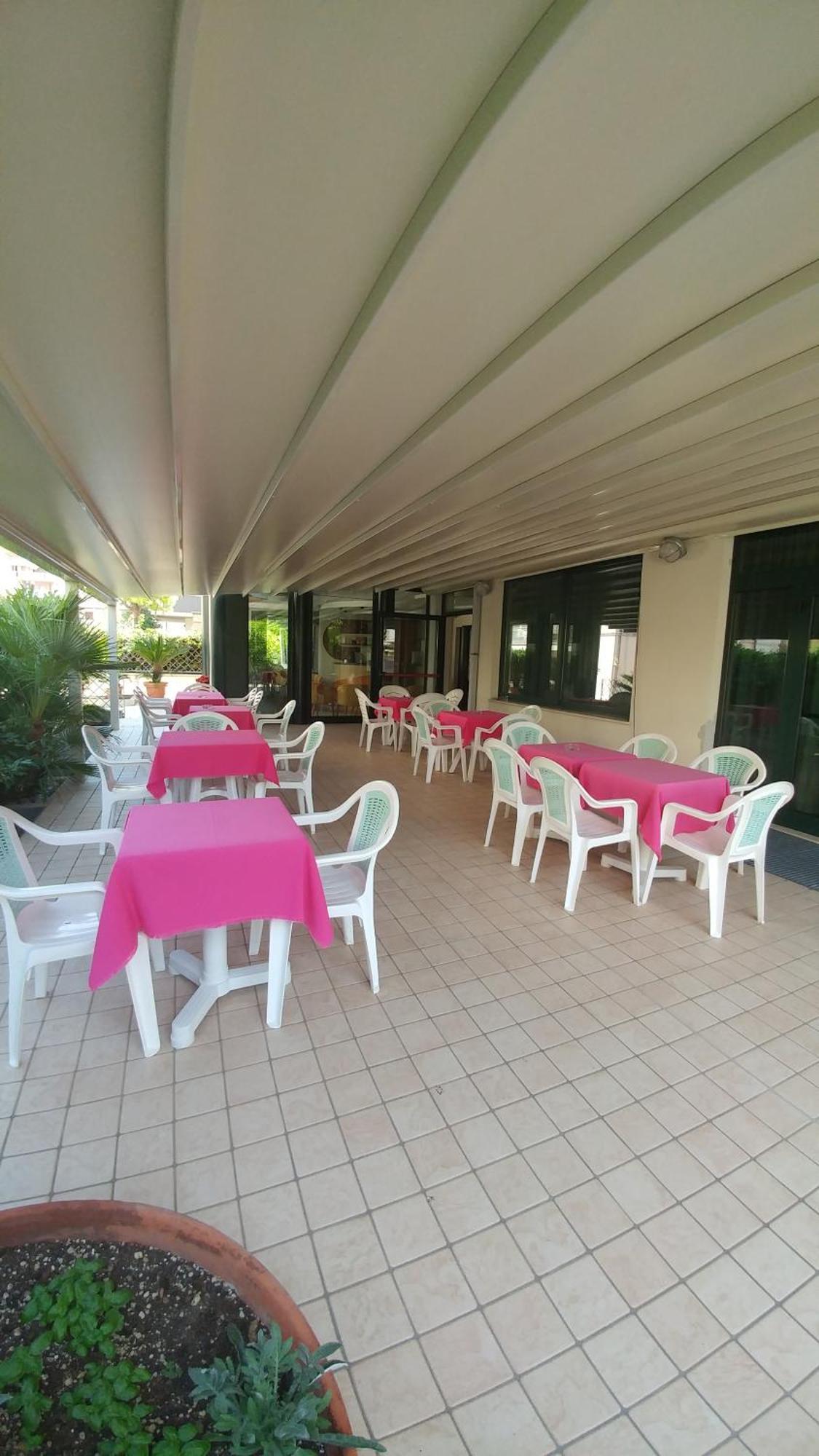 Hotel La Perla Roseto Degli Abruzzi Buitenkant foto