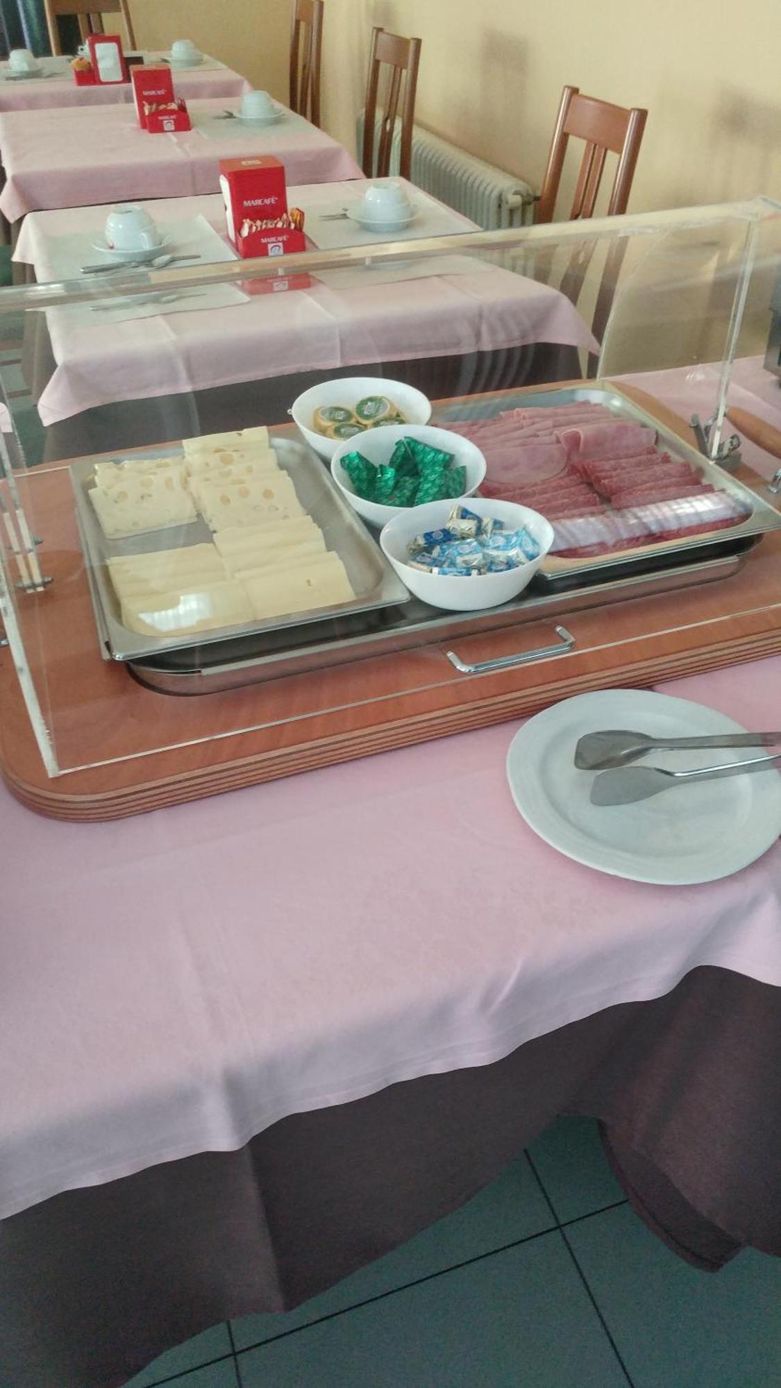 Hotel La Perla Roseto Degli Abruzzi Buitenkant foto