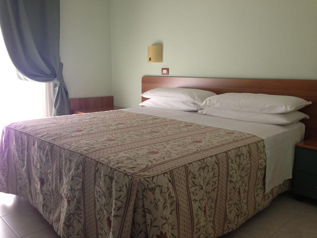 Hotel La Perla Roseto Degli Abruzzi Buitenkant foto