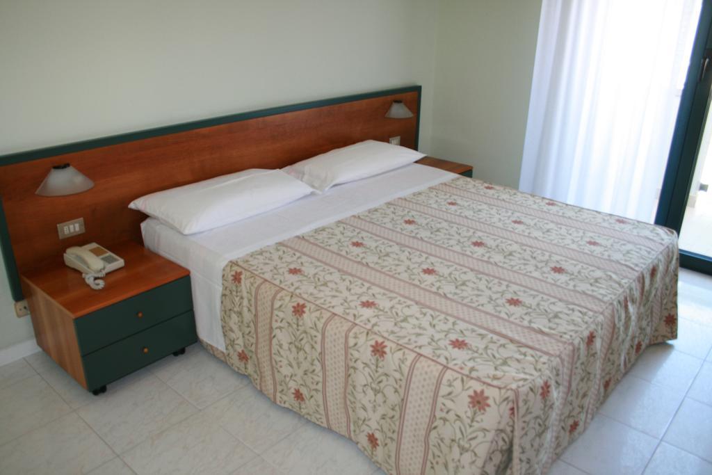 Hotel La Perla Roseto Degli Abruzzi Buitenkant foto