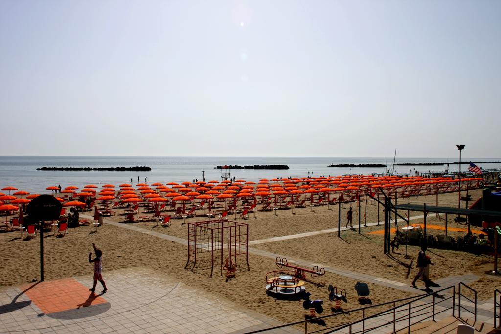 Hotel La Perla Roseto Degli Abruzzi Buitenkant foto