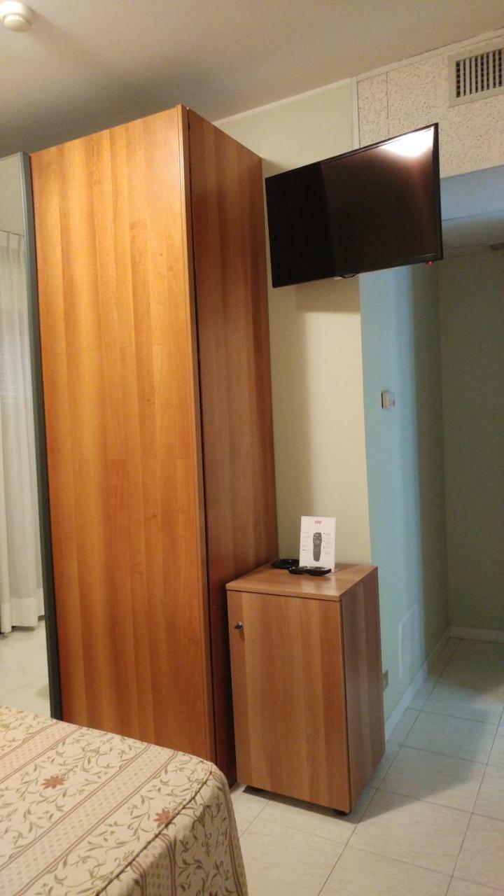 Hotel La Perla Roseto Degli Abruzzi Buitenkant foto