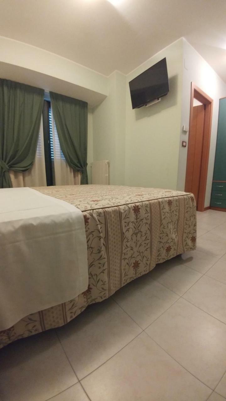 Hotel La Perla Roseto Degli Abruzzi Buitenkant foto